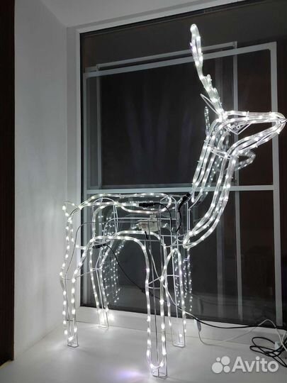 Светодиодный уличный крутящийся олень