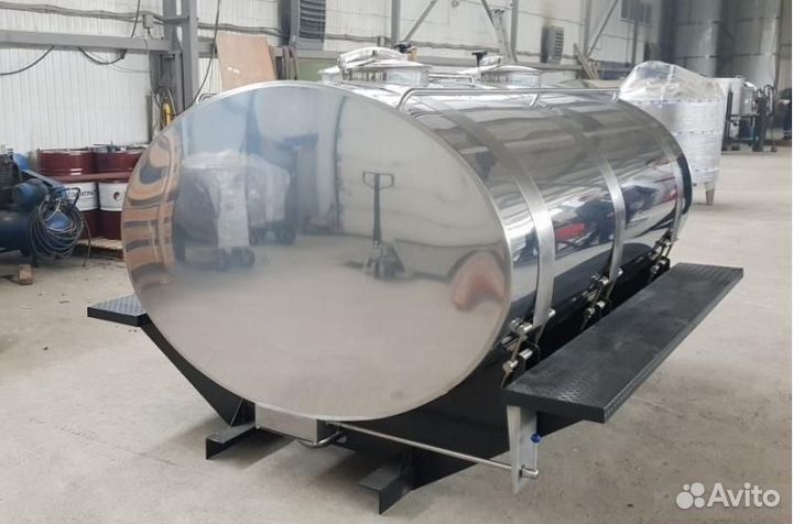 Молоковоз, термос, автоцистерна на 4000 литров