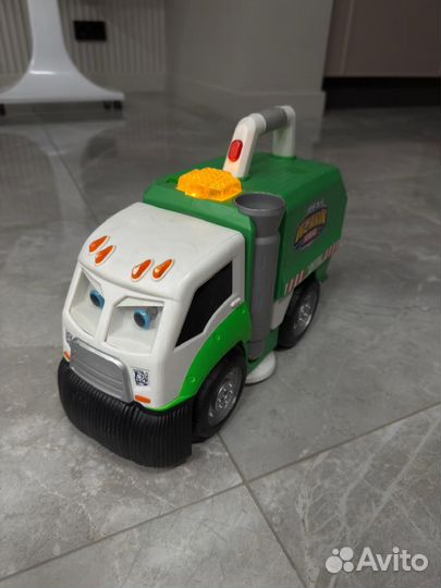 Игрушка мусоровоз Дасти (Dusty)