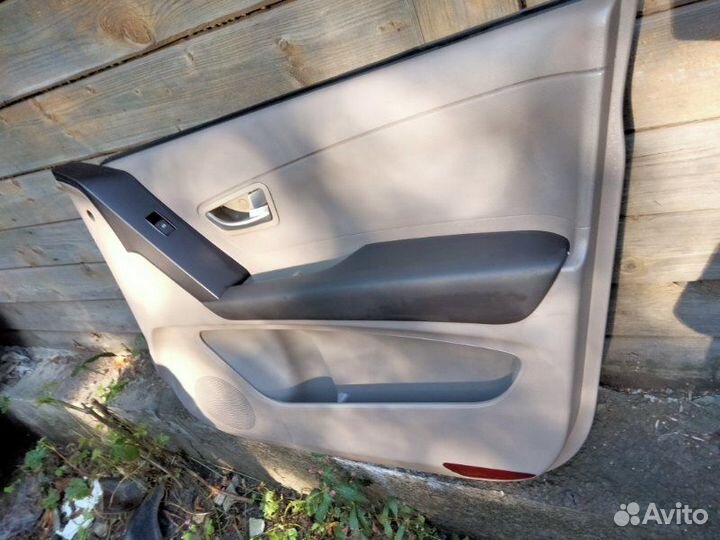 Обшивка двери передняя правая Ssang Yong Actyon