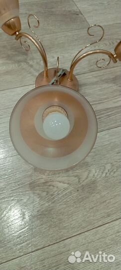 Продам люстру