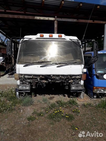 Кабина isuzu Giga по запчастям