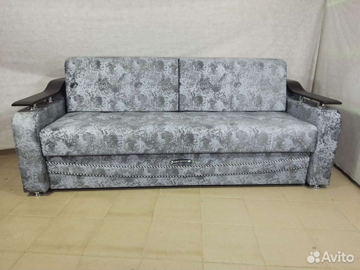 Диван на металлокаркасе