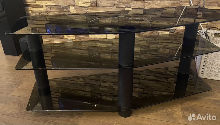 Стеклянная тумба под тв