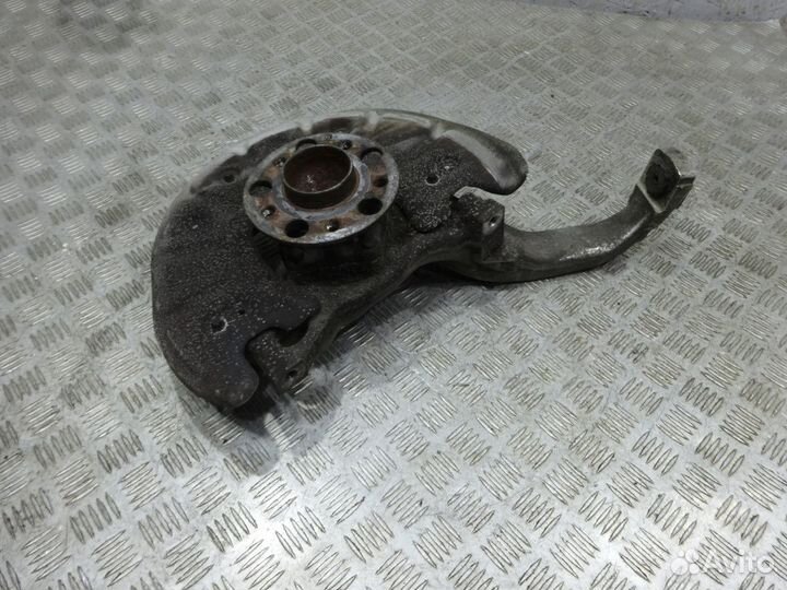 Кулак передний левый Мерседес 205 AMG