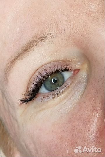 Наращивание ресниц в салоне