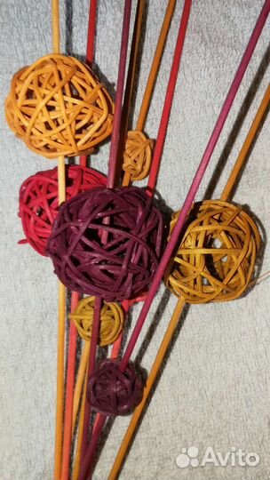 Декоративные палочки с плетён шарами для интерьера