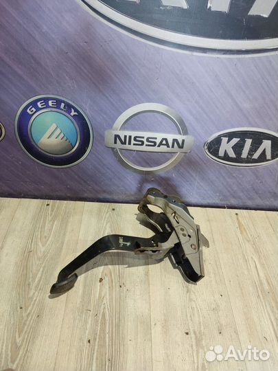 Педаль тормоза Nissan primera P12 Лев