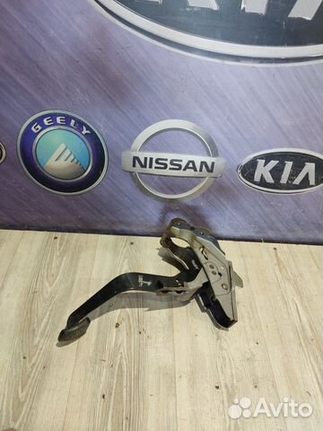 Педаль тормоза Nissan primera P12 Лев
