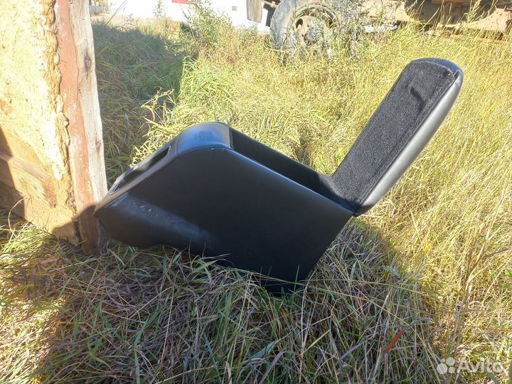Подлокотник поло седан