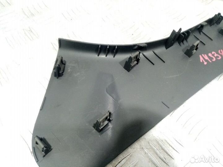 Б/У Накладка декоративная правая#001