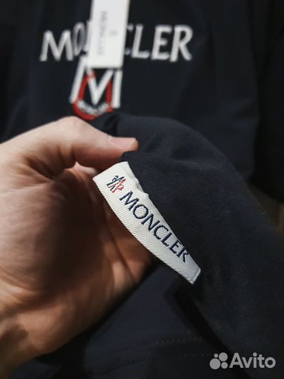 Футболка Moncler: качество, которому можно доверять