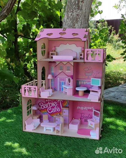 Кукольный домик с мебелью