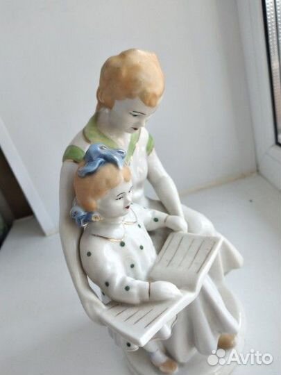 Фарфоровая статуэтка 