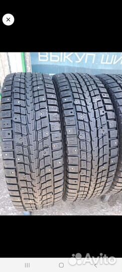 Dunlop SP Winter Ice 01 215/70 R16