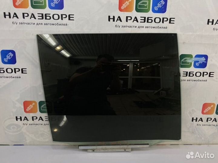 Стекло двери заднее правое Toyota Land Cruiser 200