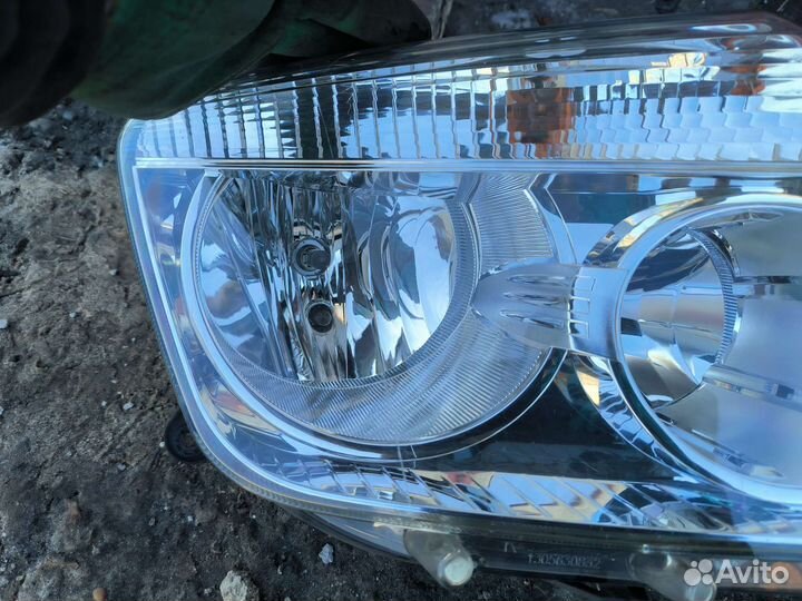 Renault Duster фара правая