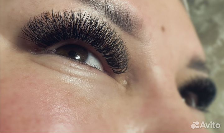 Наращивание ресниц и оформление бровей