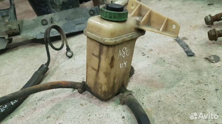 Бачок гура Audi 80 / 90 b3, b4