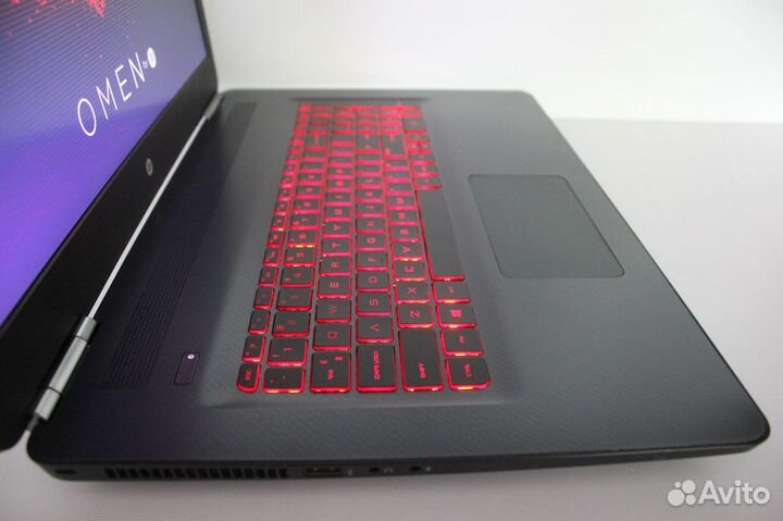 Игровой HP Omen 17.3 Core i7-7 GTX 1070 16 озу IPS