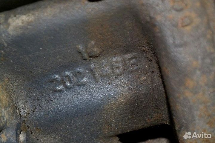 Суппорт переднего моста, правый iveco Stralis (01