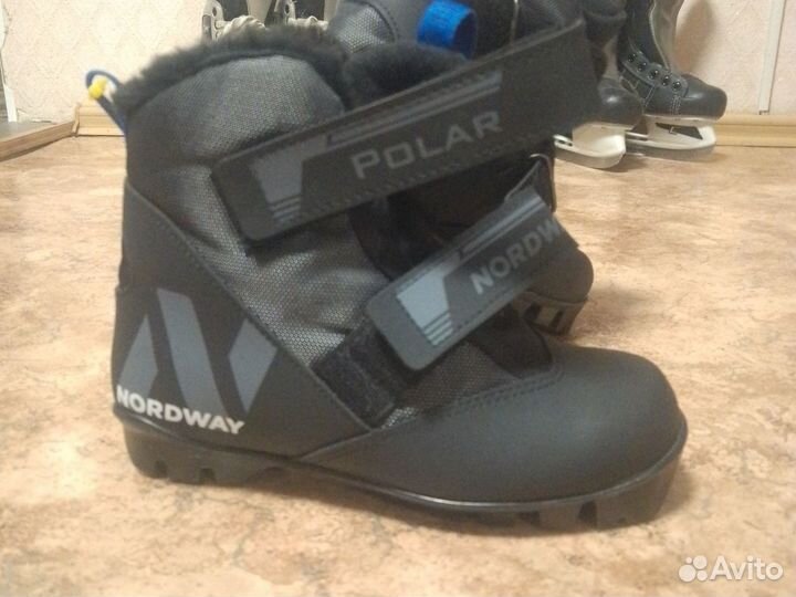 Лыжные ботинки