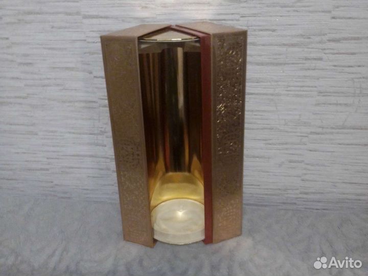 Коробка с бутылкой из под водки