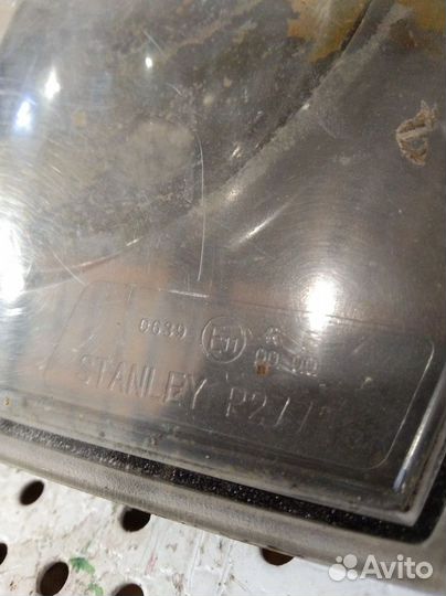 Фонарь задний внутренний правый Mazda 3