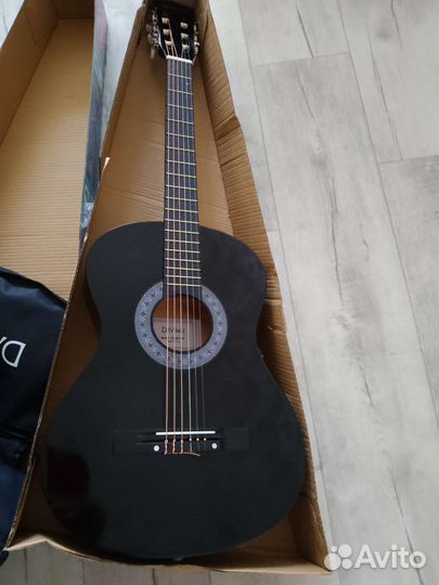 Гитара новая