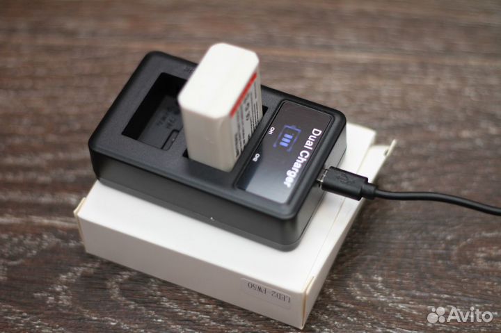 Зарядное устройство двойное для Sony + 2акб