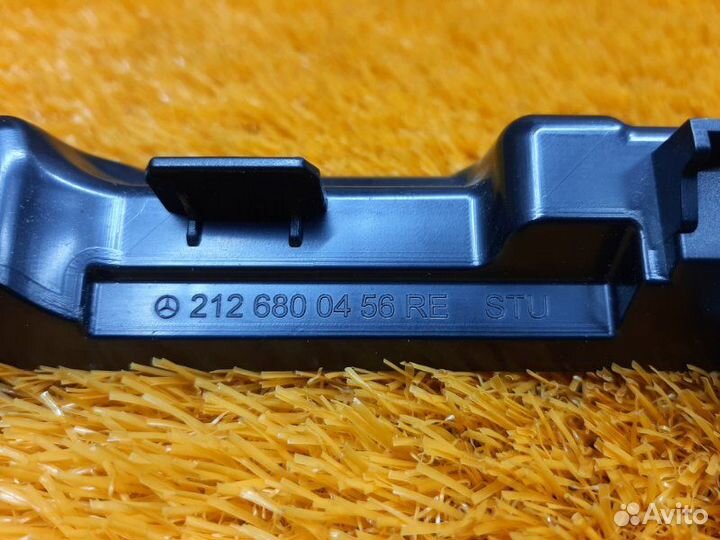 Кронштейн порога передний правый Mercedes-Benz