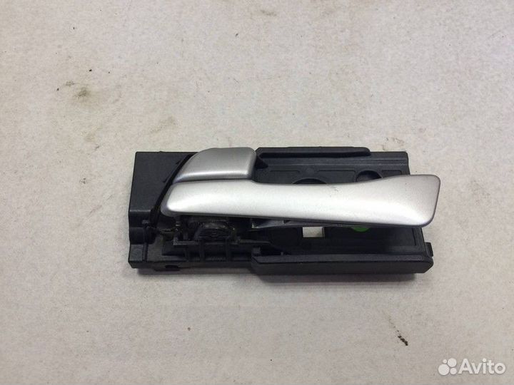 Ручка двери внутренняя левая Hyundai Solaris