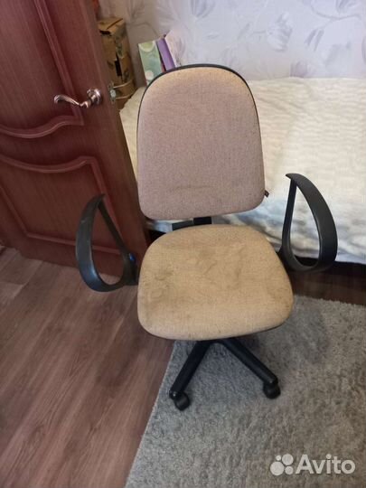 Компьютерный стол и стул