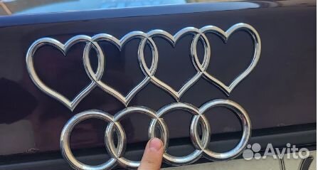 Эмблема наклейка знак значок audi черный глянец