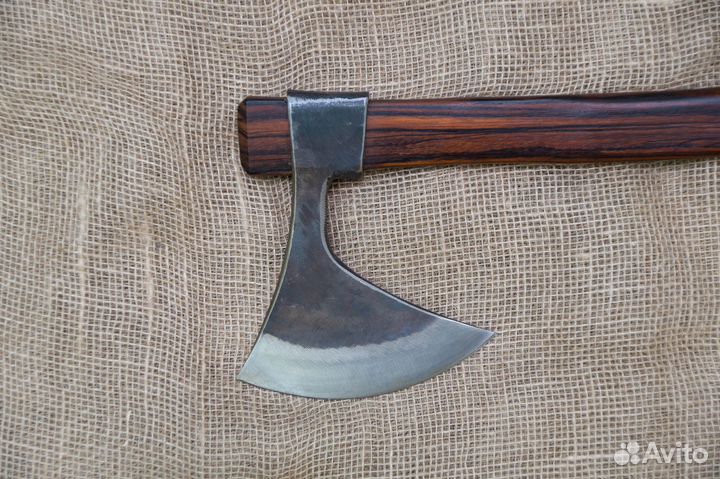 Подарочный топор для рыбака и охотника на топорище