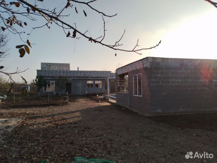 Кладка газоблока, кирпича. Каменщик