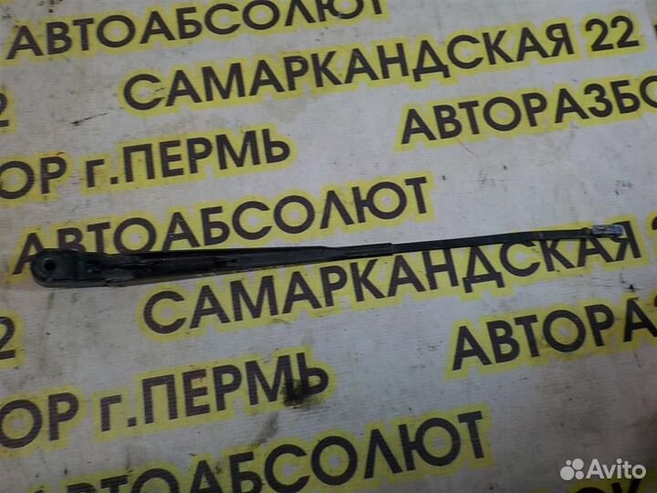 Поводок стеклоочистителя передний правый VAZ LADA