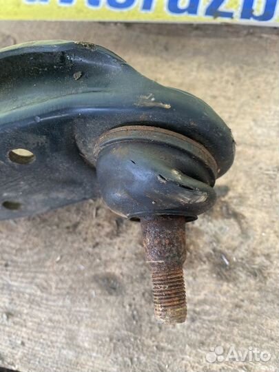 Рычаг передний нижний левый Mitsubishi Pajero Pini