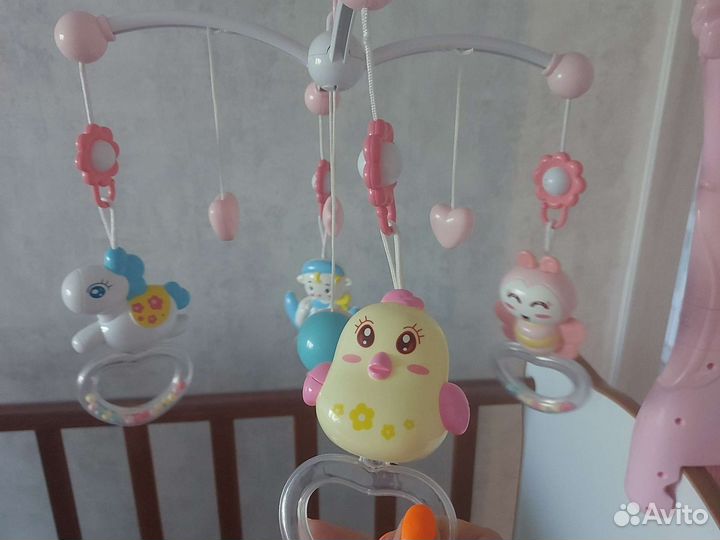 Музыкальный мобиль на кроватку