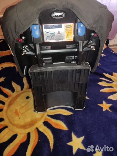 Автомобильное кресло