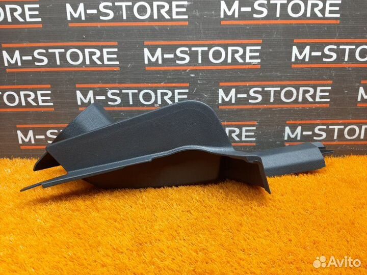 Накладка на порог задняя левая Volkswagen Tiguan