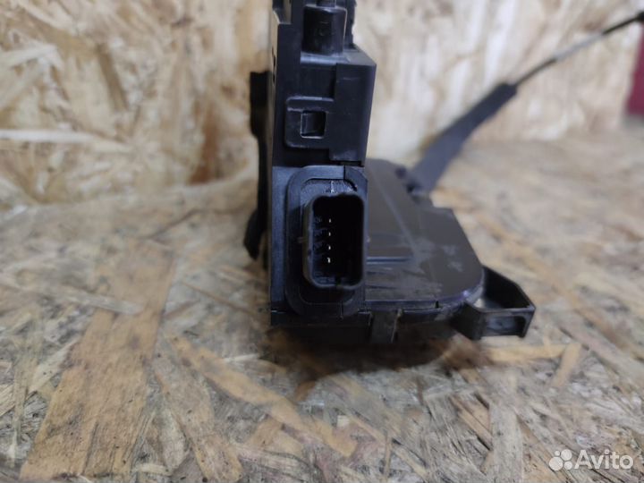 Замок двери передней левой Renault Fluence