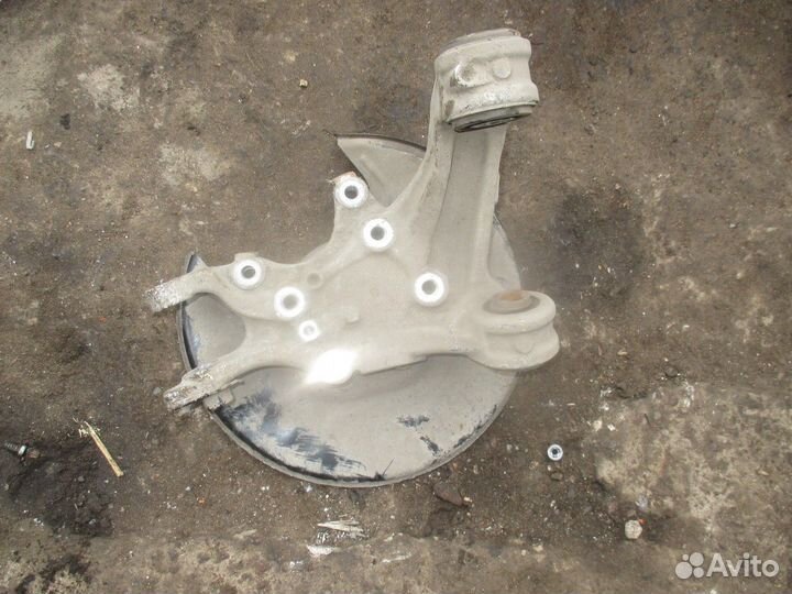 Кулак задний правый (Honda Civic)