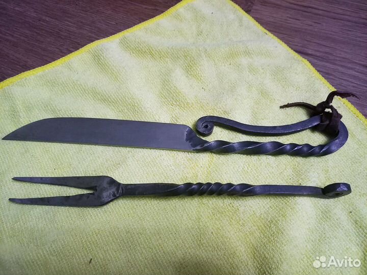 Кованые столовые приборы: нож, вилка