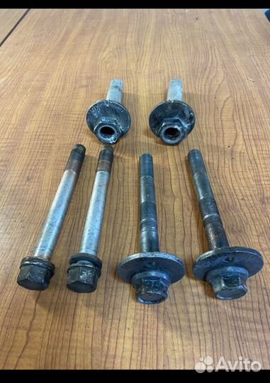 Развальные болты и втулки тлк200