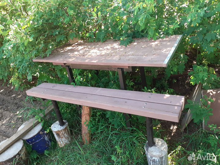 Стол и Скамья, уличные