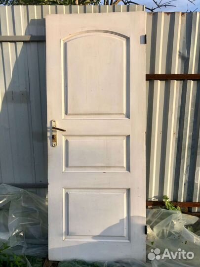Дверь деревянная