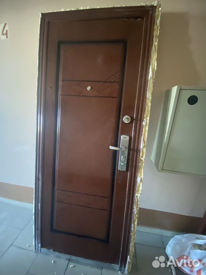 Дверь входная б/у