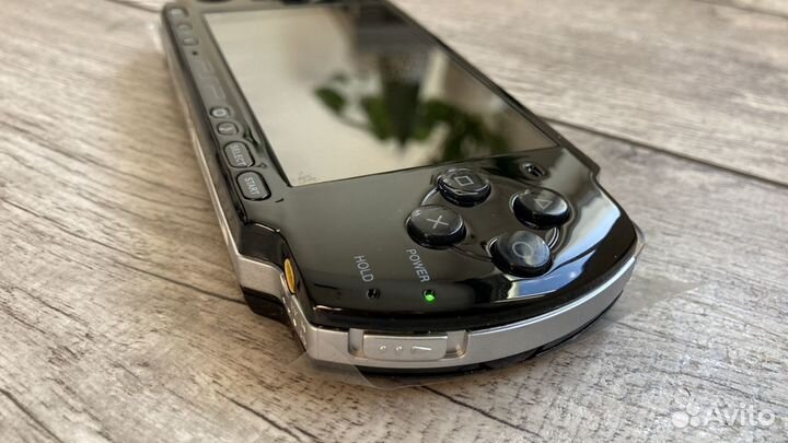 PSP 3000 + 900 игр состояние новой