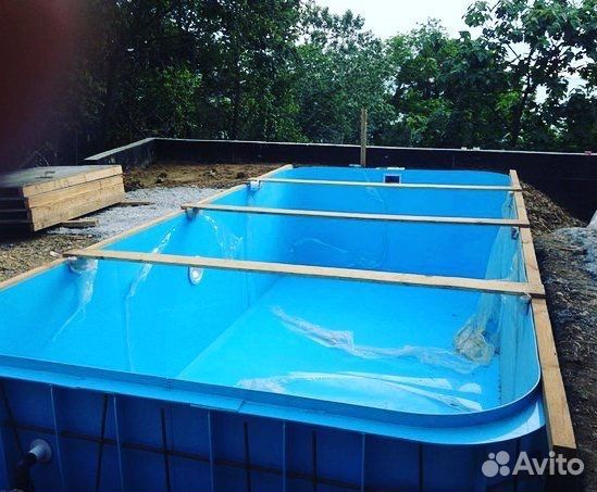 Пластиковая чаша для бассейна